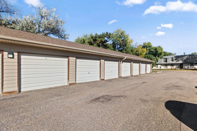 901 11th Avenue S 5, Hopkins, MN 55343