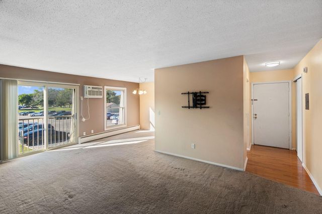 901 11th Avenue S 5, Hopkins, MN 55343
