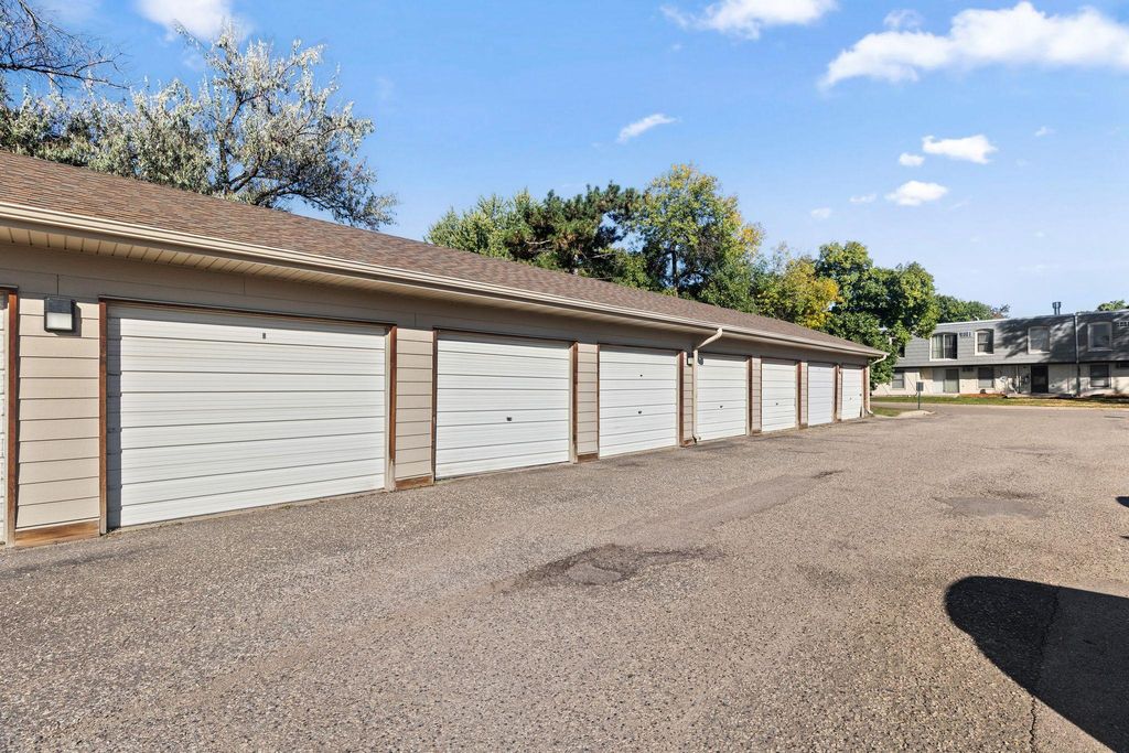 901 11th Avenue S 5, Hopkins, MN 55343 — photo 3