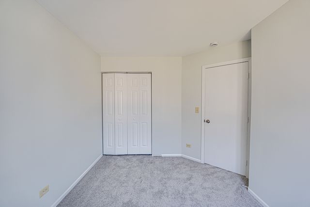 1111 Brunswick Lane, Aurora, IL 60504