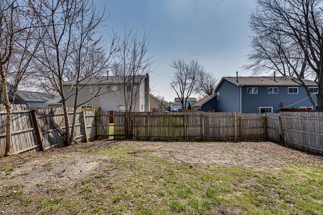 1111 Brunswick Lane, Aurora, IL 60504