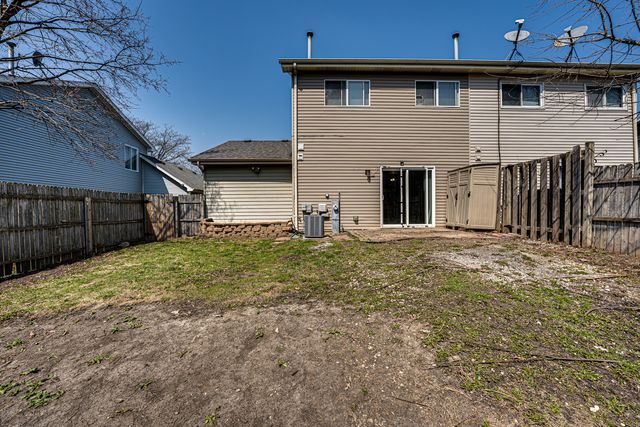 1111 Brunswick Lane, Aurora, IL 60504