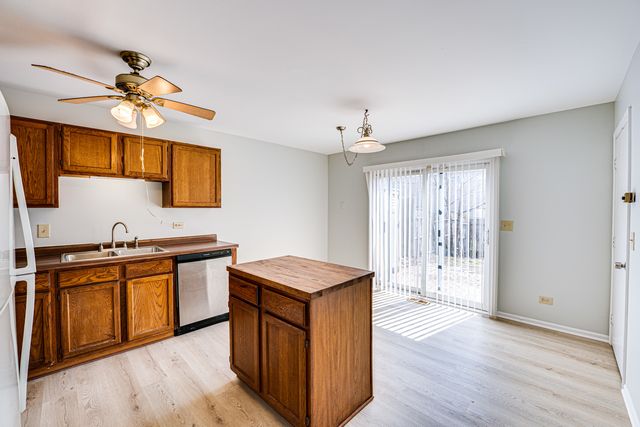 1111 Brunswick Lane, Aurora, IL 60504