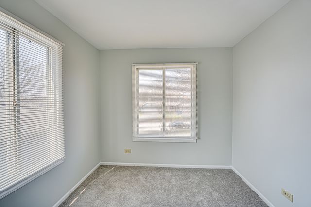 1111 Brunswick Lane, Aurora, IL 60504