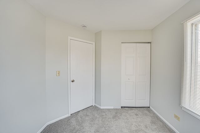 1111 Brunswick Lane, Aurora, IL 60504