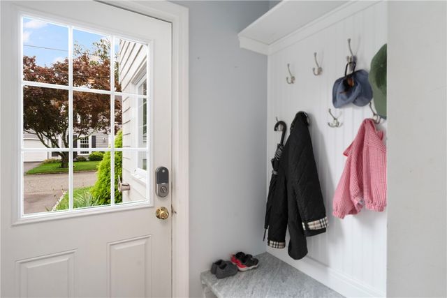 15 Elmsgate Way, East Providence, RI 02916