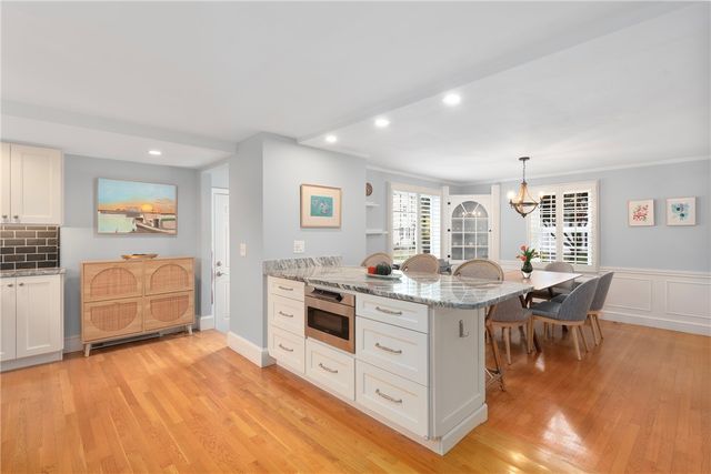 15 Elmsgate Way, East Providence, RI 02916