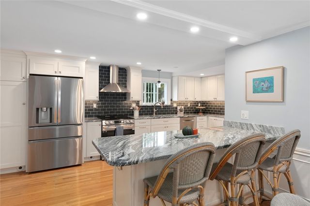 15 Elmsgate Way, East Providence, RI 02916