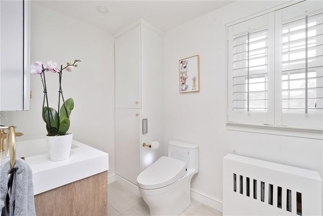 15 Elmsgate Way, East Providence, RI 02916