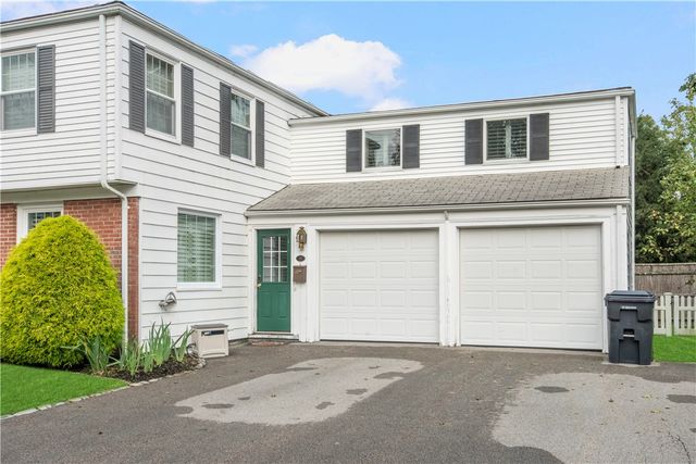 15 Elmsgate Way, East Providence, RI 02916