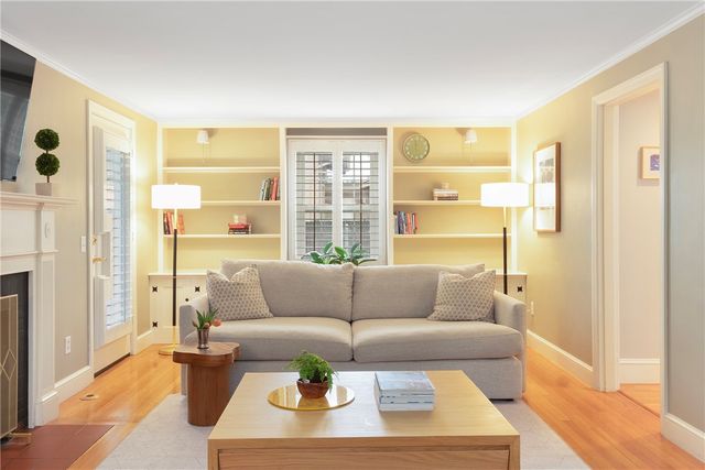 15 Elmsgate Way, East Providence, RI 02916