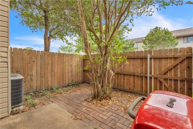 1902 Dartmouth Street J5, College Station, TX 77840