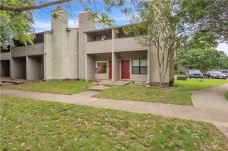 1902 Dartmouth Street J5, College Station, TX 77840