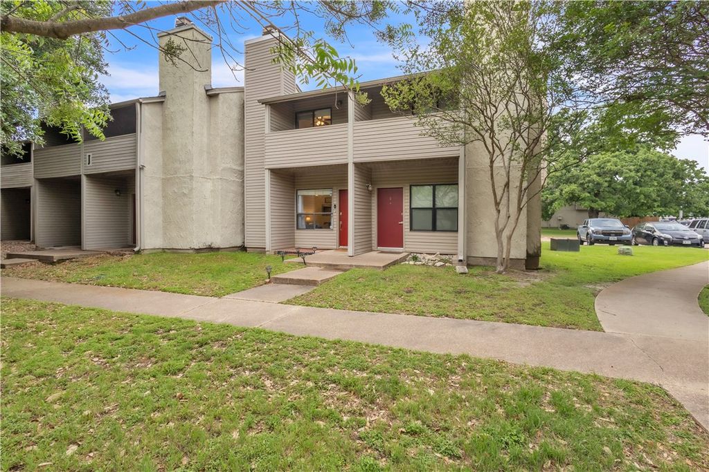 1902 Dartmouth Street J5, College Station, TX 77840
