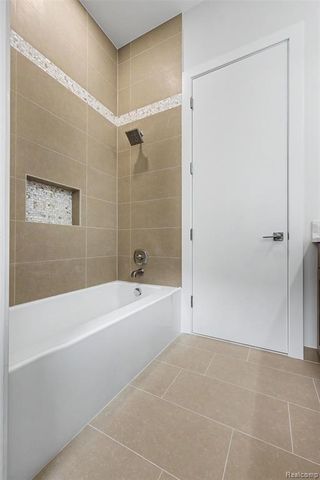 68503 Lake Angela Pointe, Richmond, MI 48062