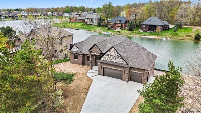 68503 Lake Angela Pointe, Richmond, MI 48062