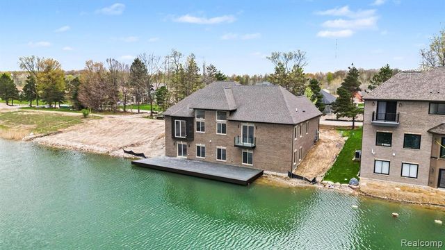 68503 Lake Angela Pointe, Richmond, MI 48062