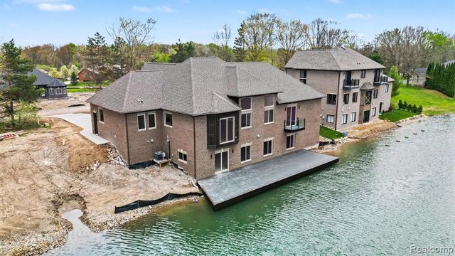 68503 Lake Angela Pointe, Richmond, MI 48062