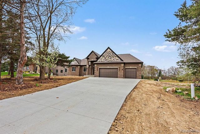 68503 Lake Angela Pointe, Richmond, MI 48062