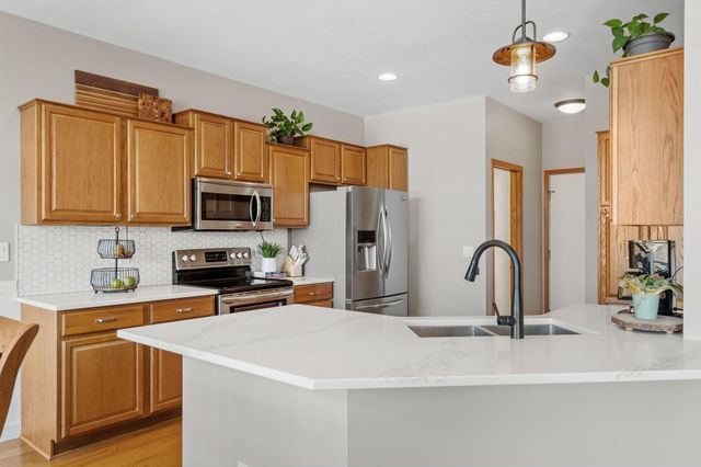 619 Crane Creek Lane, Eagan, MN 55121