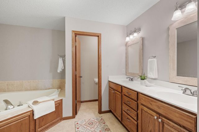 619 Crane Creek Lane, Eagan, MN 55121