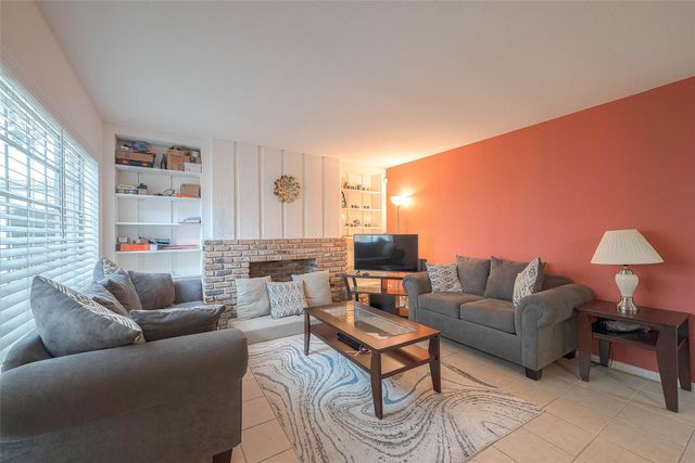 2201 Fountain View Drive 54, Houston, TX 77057