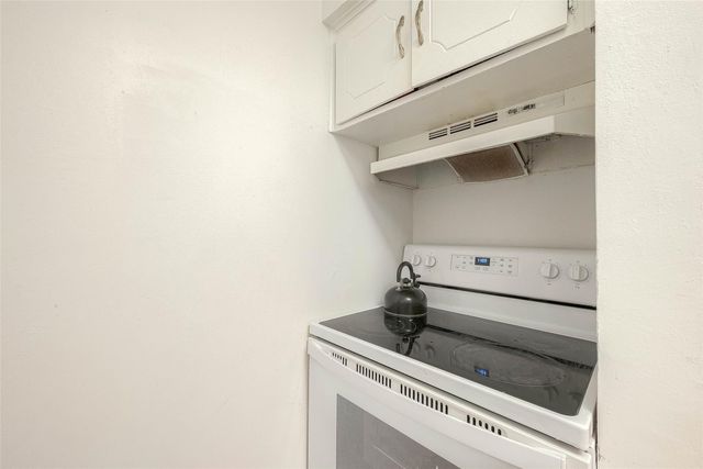 2201 Fountain View Drive 54, Houston, TX 77057