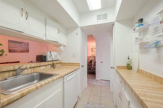 2201 Fountain View Drive 54, Houston, TX 77057