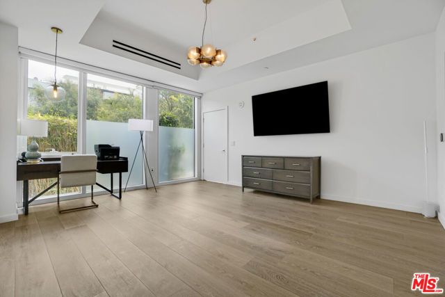 9000 W 3rd Street 104, Los Angeles, CA 90048