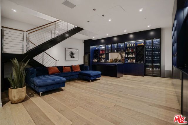 9000 W 3rd Street 104, Los Angeles, CA 90048
