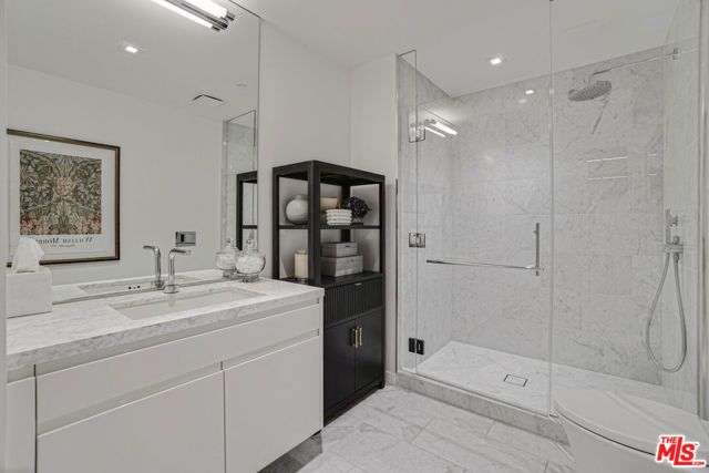 9000 W 3rd Street 104, Los Angeles, CA 90048