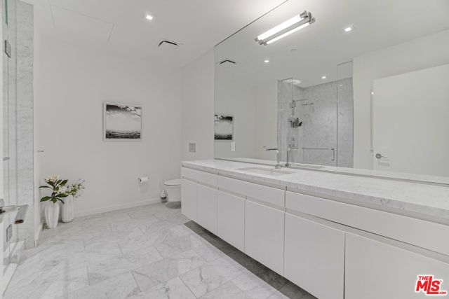 9000 W 3rd Street 104, Los Angeles, CA 90048
