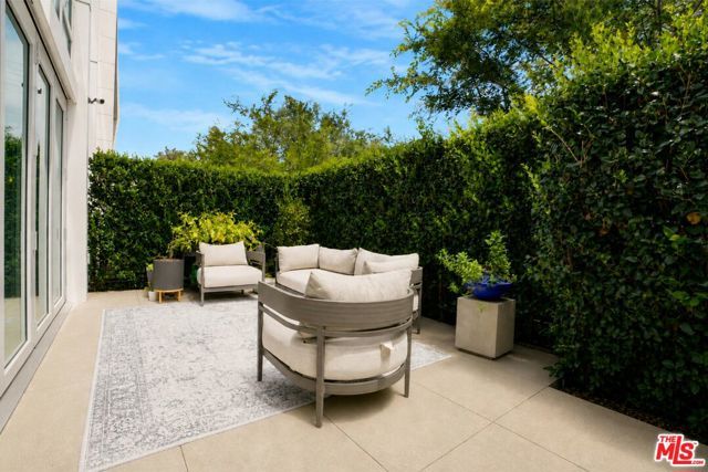 9000 W 3rd Street 104, Los Angeles, CA 90048