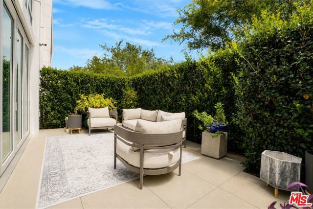 9000 W 3rd Street 104, Los Angeles, CA 90048