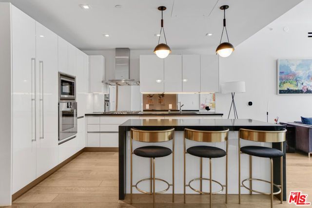 9000 W 3rd Street 104, Los Angeles, CA 90048