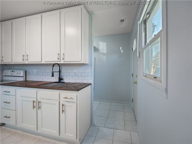 2326 Monroe Avenue, St Albans, WV 25177