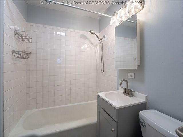 2326 Monroe Avenue, St Albans, WV 25177