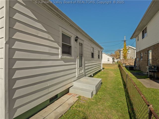 2326 Monroe Avenue, St Albans, WV 25177
