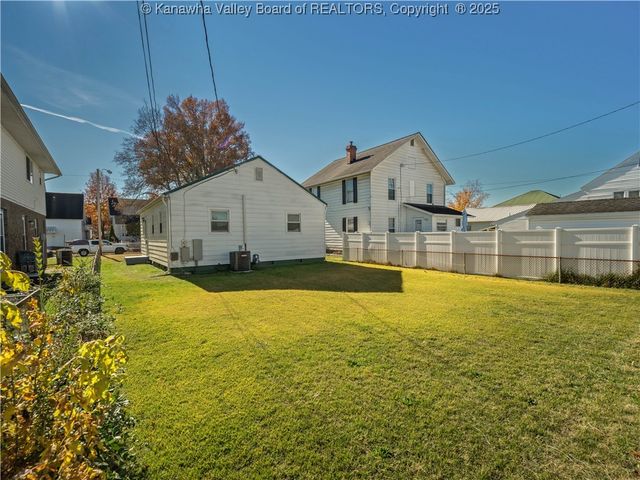 2326 Monroe Avenue, St Albans, WV 25177