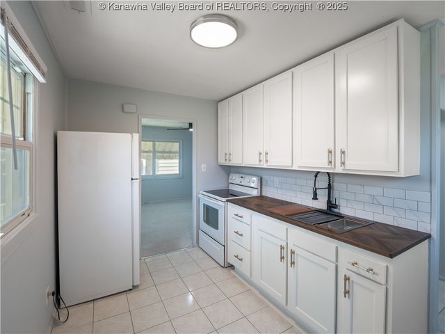 2326 Monroe Avenue, St Albans, WV 25177