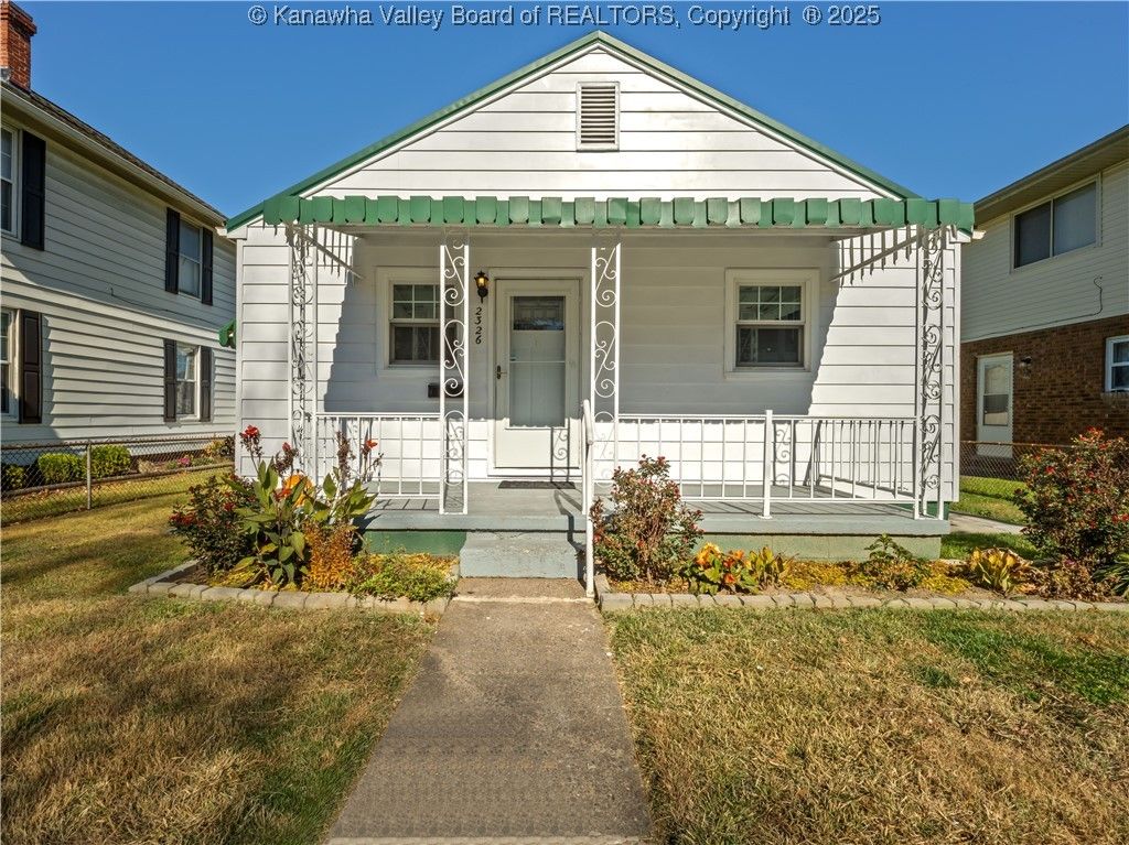 2326 Monroe Avenue, St Albans, WV 25177