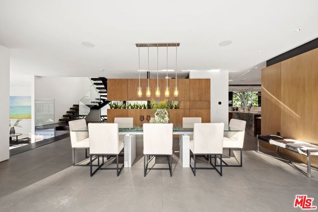 10558 Fontenelle Way, Los Angeles, CA 90077