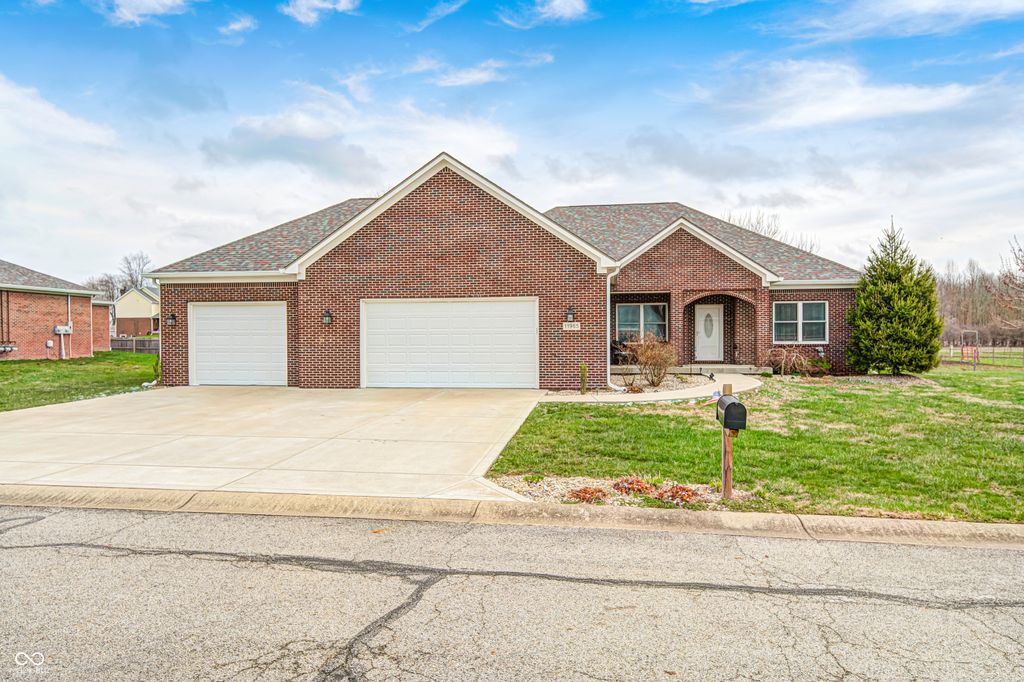 11965 Civic Circle, Mooresville, IN 46158