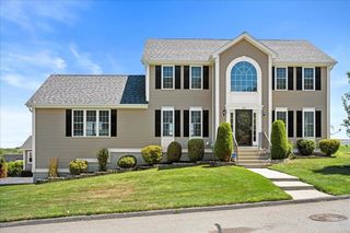 27 Briarcliff Dr, Auburn, MA 01501