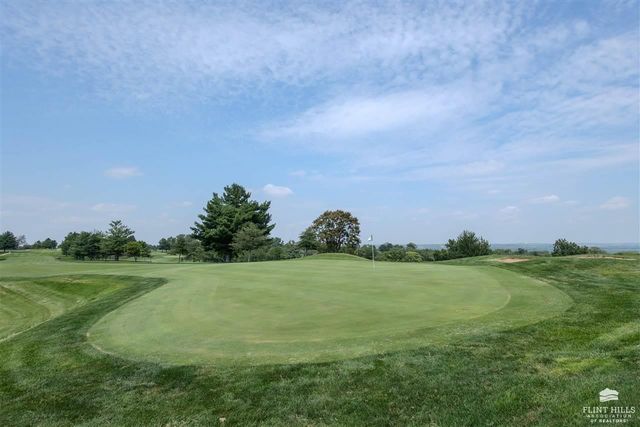 1510 Country Club Place, Manhattan, KS 66502