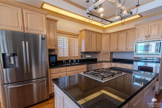 1510 Country Club Place, Manhattan, KS 66502