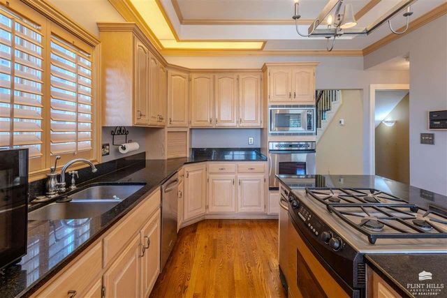 1510 Country Club Place, Manhattan, KS 66502