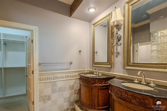 1510 Country Club Place, Manhattan, KS 66502