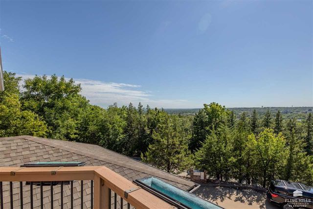 1510 Country Club Place, Manhattan, KS 66502