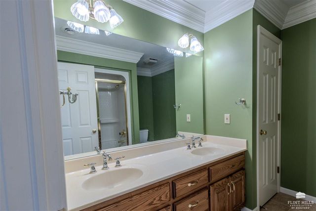 1510 Country Club Place, Manhattan, KS 66502